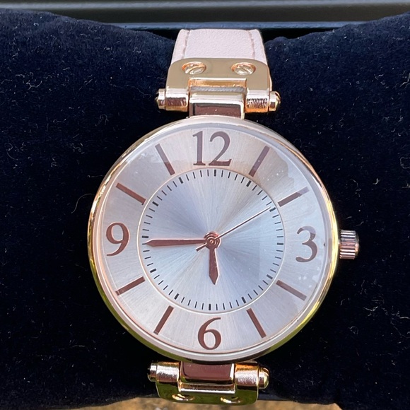 QUARTZ Ladies Rose Gold Tone with Leather Band Classic Analog Watch - Picture 1 of 10